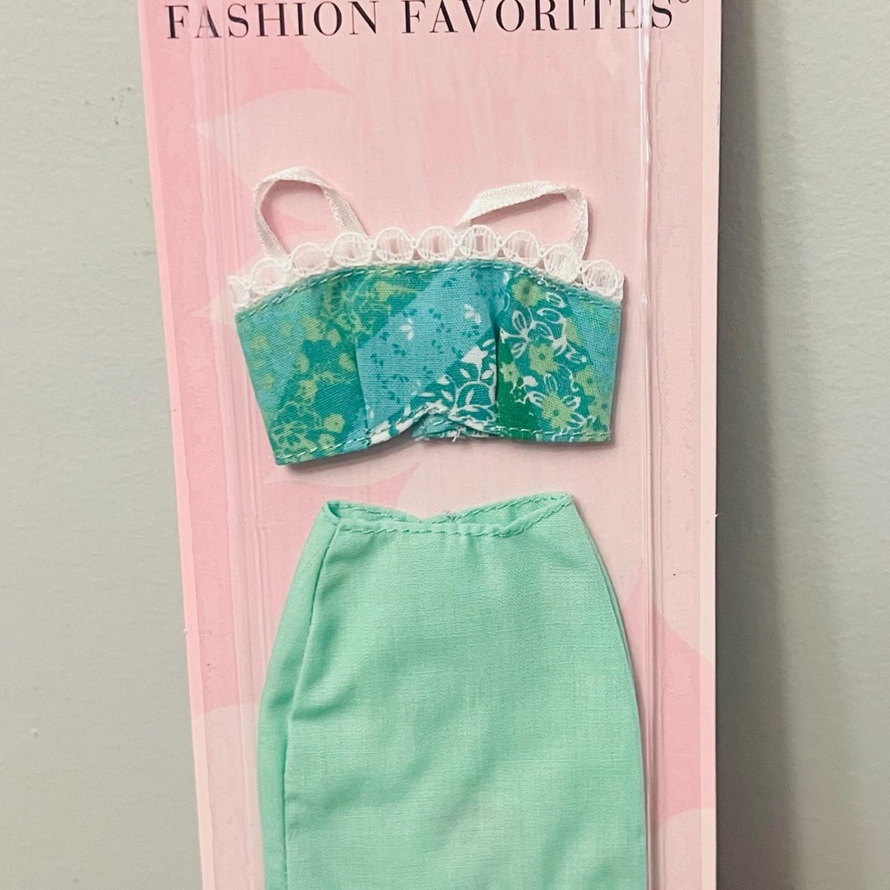VINTAGE SEALED  BARBIE FASHION FAVORITE OUTFIT 1999 MATTEL